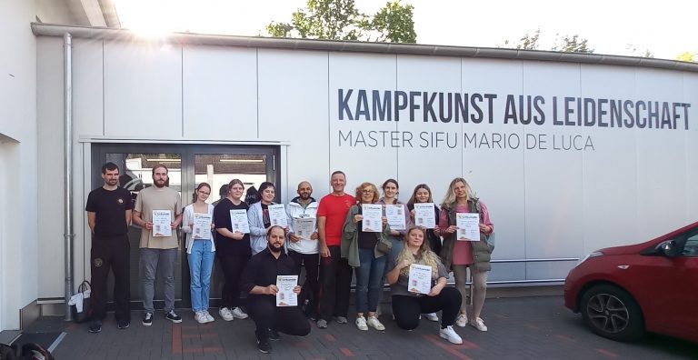 Pflegeschüler/innen des Pflegebildungszentrums des St. Marien Krankenhauses Düren-Birkesdorf trainieren das Yip M.A.N. Konzept